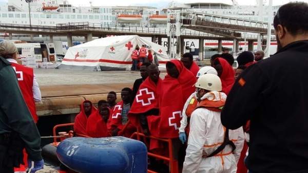 PAtera llega al puerto de Málaga (41 inmigrantes) 19/10/2017 PAtera llega al puerto de Málaga (41 inmigrantes) 19/10/2017