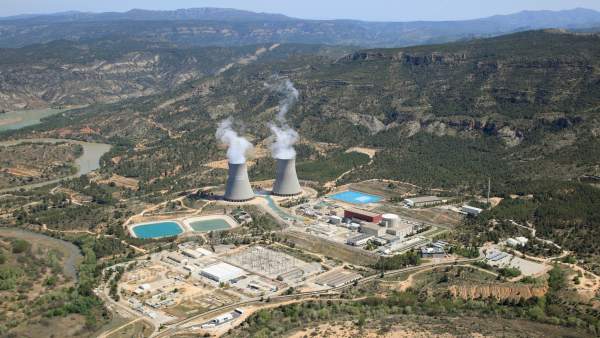 Vista aérea de la central nuclear de Cofrentes (Valencia) Vista aérea de la central nuclear de Cofrentes (Valencia)