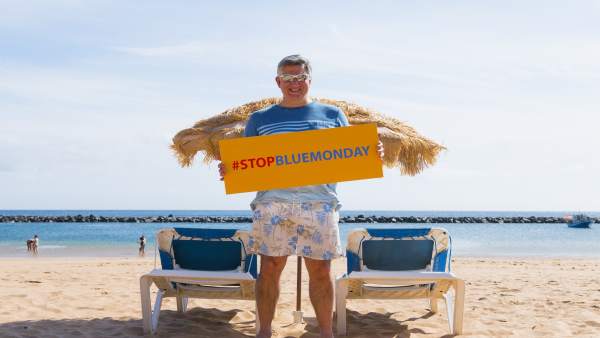 Cliff Arnall en las Islas Canarias apoyando el 'Stop Blue monday' Cliff Arnall en las Islas Canarias apoyando el 'Stop Blue monday'
