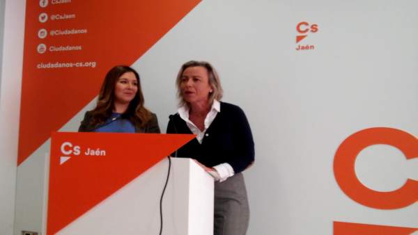 Raquel Morales e Isabel Albás en la rueda de prensa. Raquel Morales e Isabel Albás en la rueda de prensa.