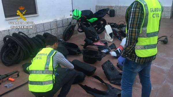 Material recuperado por la Guardia Civil Material recuperado por la Guardia Civil