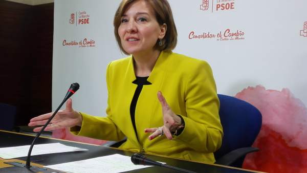 Fernández en rueda de prensa Fernández en rueda de prensa