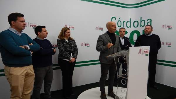 Antonio Hurtado con representantes del PSOE y AUGC Antonio Hurtado con representantes del PSOE y AUGC