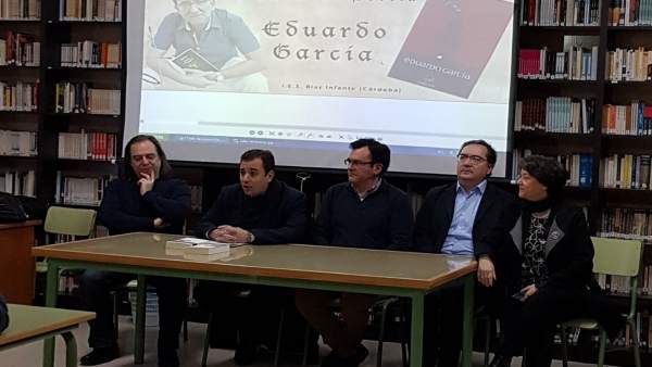 López (segundo por la izda.), durante en el taller López (segundo por la izda.), durante en el taller