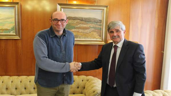 LEón: el cocinero Juan José Pérez (I) y el rector de la ULE (D) LEón: el cocinero Juan José Pérez (I) y el rector de la ULE (D)