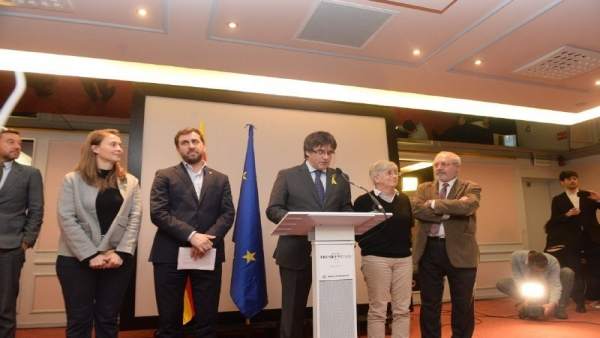 Meritxell Serret, Toni Comín, Carles Puigdemont, Clara Ponsatí y Lluís Puig Meritxell Serret, Toni Comín, Carles Puigdemont, Clara Ponsatí y Lluís Puig