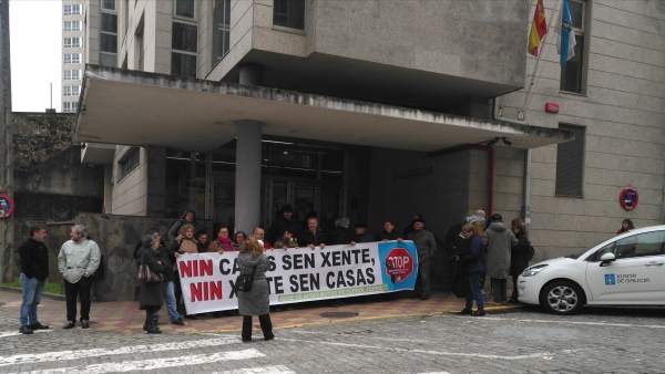 Concentración ante el juzgado de la Plataforma de Afectadados por la Hipoteca Concentración ante el juzgado de la Plataforma de Afectadados por la Hipoteca