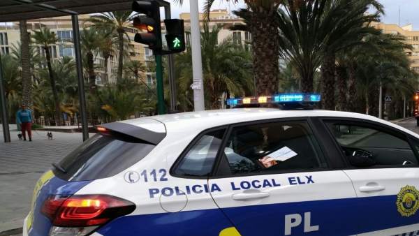 Imagen de un coche de Policía de Elche Imagen de un coche de Policía de Elche