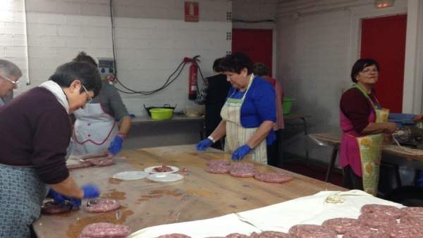 Preparación de la Festa del Porc en Alcarràs Preparación de la Festa del Porc en Alcarràs