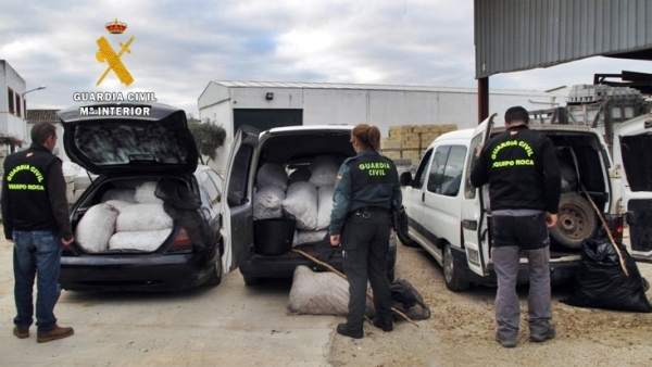 'La Guardia Civil Detiene A Los Seis Integrantes De Un Grupo Delictivo Dedicado 'La Guardia Civil Detiene A Los Seis Integrantes De Un Grupo Delictivo Dedicado