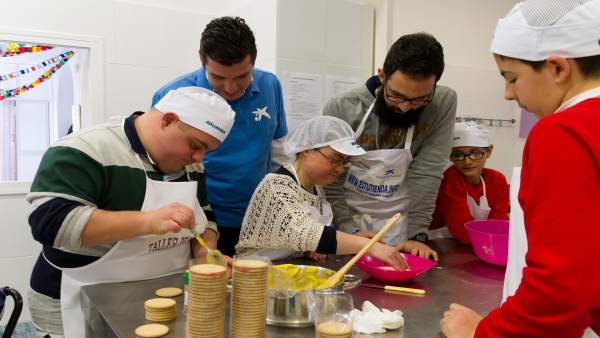Voluntarios de La Caixa Voluntarios de La Caixa