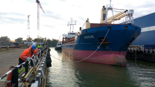 Llegada de nuevo barco a los astilleros de Sevilla Llegada de nuevo barco a los astilleros de Sevilla