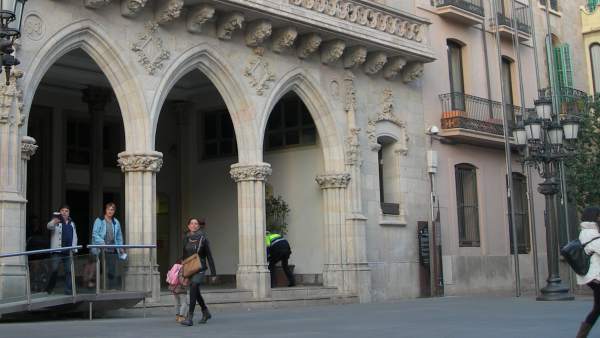 Fachada del Ayuntamiento de Terrassa. Fachada del Ayuntamiento de Terrassa.