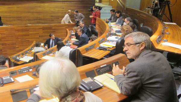 Gaspar Llamazares y Concha Masa, diputados de IU en la JGPA Gaspar Llamazares y Concha Masa, diputados de IU en la JGPA