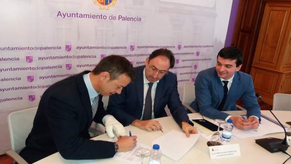 Imagen de la firma del acuerdo entre PP y C'S Imagen de la firma del acuerdo entre PP y C'S