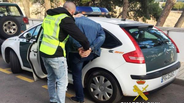 Remitiendo Una Nota De Prensa Remitiendo Una Nota De Prensa