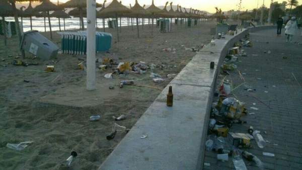 Restos del botellón en Playa de Palma Restos del botellón en Playa de Palma