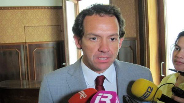Marc Pons atiende a los medios en la Conselleria Marc Pons atiende a los medios en la Conselleria
