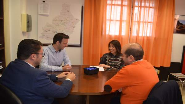 La diputada Carmen Belén López, reunida este martes con la directiva de AJE. La diputada Carmen Belén López, reunida este martes con la directiva de AJE.