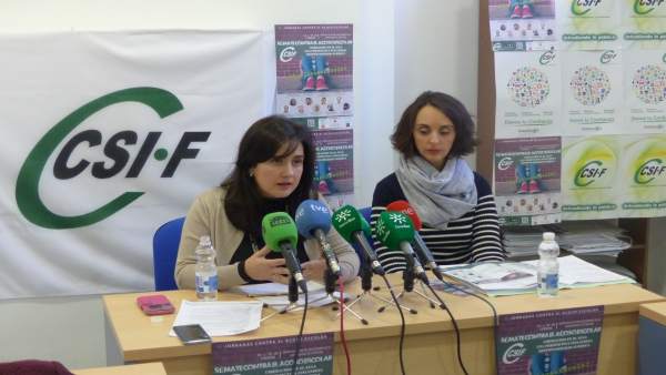 Elena García (izda.), en rueda de prensa Elena García (izda.), en rueda de prensa