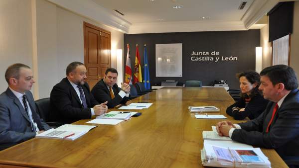 Reunión entre la Consejería de Presidencia y en el Consejo Comarcal de El Bierzo Reunión entre la Consejería de Presidencia y en el Consejo Comarcal de El Bierzo