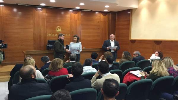Entrega de las resoluciones de ayudas para jóvenes agricultores. Entrega de las resoluciones de ayudas para jóvenes agricultores.