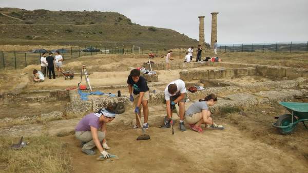 Estudiantes de la Unav realizan prácticas en Los Bañales de Uncastillo Estudiantes de la Unav realizan prácticas en Los Bañales de Uncastillo