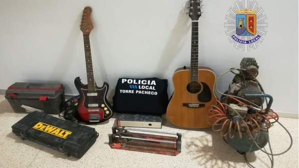 Imagen de los objetos intervenidos por la Policía Local Imagen de los objetos intervenidos por la Policía Local