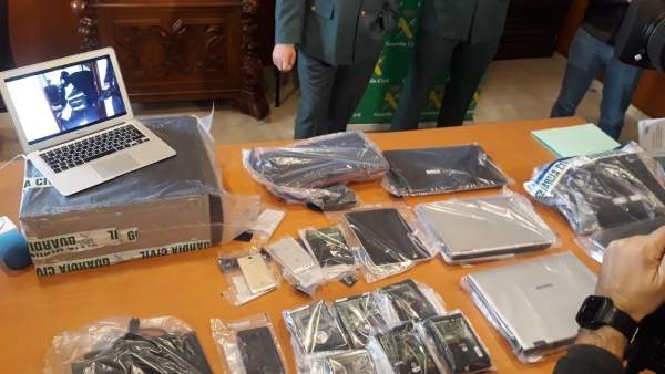Detingudes 19 persones per tinença o distribució de pornografia infantil a través de WhatsApp Detingudes 19 persones per tinença o distribució de pornografia infantil a través de WhatsApp