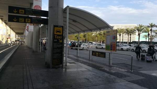 Taxi, parada taxis, aeropuerto Palma Taxi, parada taxis, aeropuerto Palma