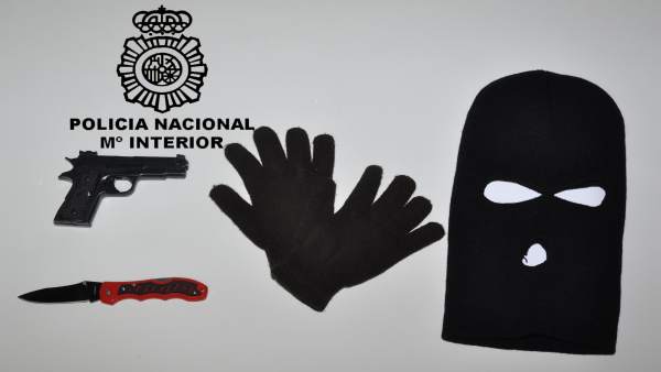 Efectos ocupados a la detenida por robo. Efectos ocupados a la detenida por robo.