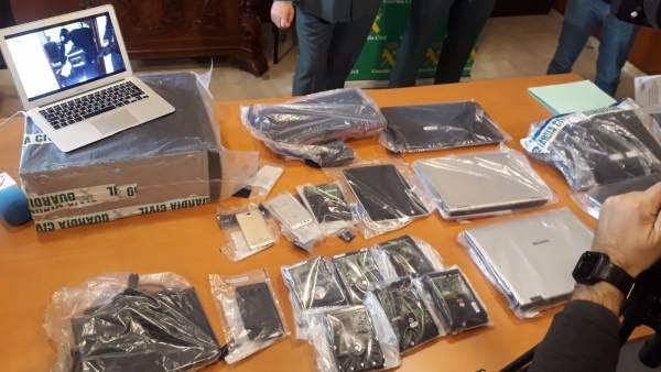 Material incautado por los agentes en su investigación por pornografía infantil Material incautado por los agentes en su investigación por pornografía infantil