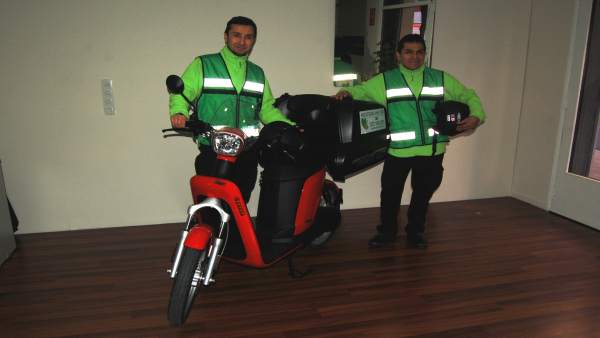 Missatgeria amb Cor utiliza bicis, una moto y un triciclo Missatgeria amb Cor utiliza bicis, una moto y un triciclo