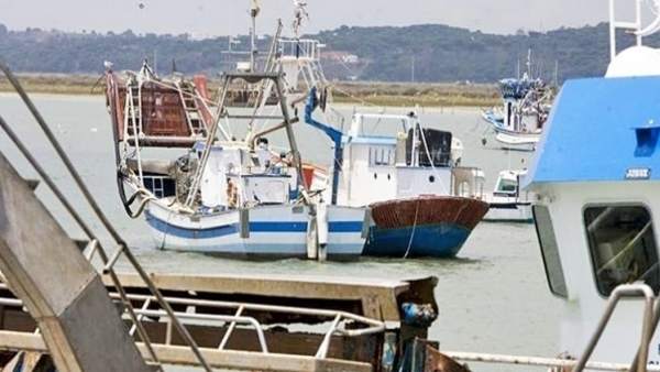 Barco de chirla en Punta Umbría (Huelva). Barco de chirla en Punta Umbría (Huelva).