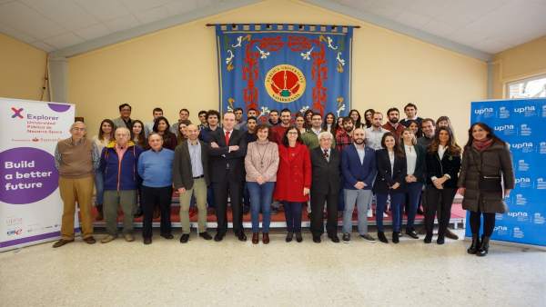 Foto de grupo de los jóvenes participantes en el programa Foto de grupo de los jóvenes participantes en el programa