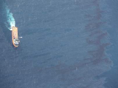 El petrolero Sanchi deja cuatro manchas de crudo de 101 kilómetros cuadrados