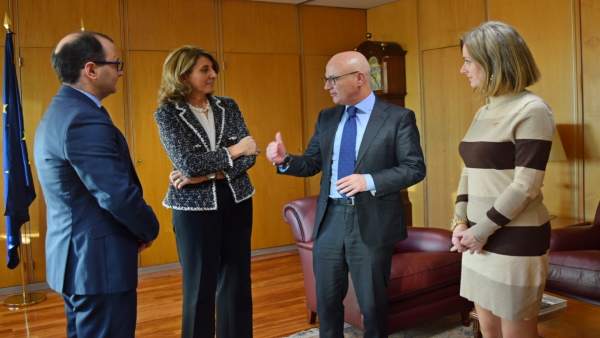 Foto/ El Consejero De Empleo, Universidades Y Empresa Se R Eunió Con La Secretar Foto/ El Consejero De Empleo, Universidades Y Empresa Se R Eunió Con La Secretar