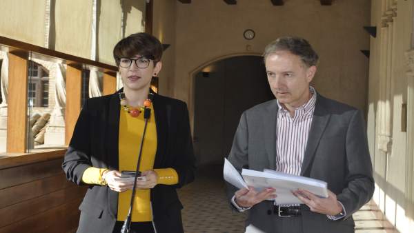 Violeta Barba y Fernando Sanmartín, en La Aljafería Violeta Barba y Fernando Sanmartín, en La Aljafería