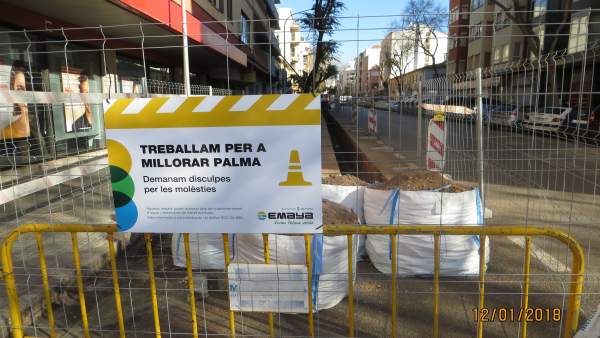 Obras en la calle Reyes Católicos Obras en la calle Reyes Católicos