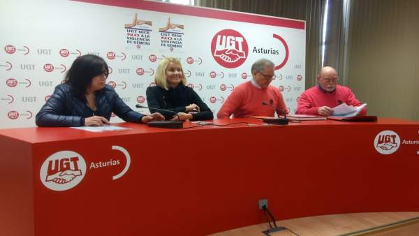 Miembros de UGT en la rueda de prensa. Miembros de UGT en la rueda de prensa.