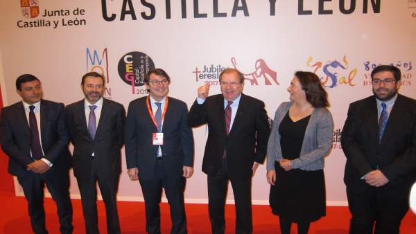 Juan Vicente Herrera, con otros representantes regionales y locales en Fitur Juan Vicente Herrera, con otros representantes regionales y locales en Fitur