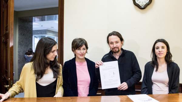 Ione Belarra, Yolanda Díaz, Pablo Iglesias e Irene Montero registran la PNL en el Congreso. Ione Belarra, Yolanda Díaz, Pablo Iglesias e Irene Montero registran la PNL en el Congreso.