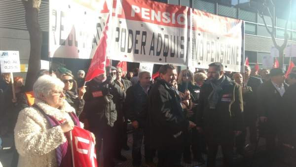Concentración de CCOO por el futuro de las pensiones. Concentración de CCOO por el futuro de las pensiones.