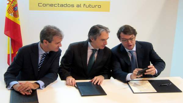 Firma del convenio con De la Serna y Fernández Mañueco Firma del convenio con De la Serna y Fernández Mañueco