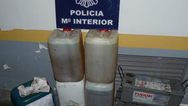 Detenidos dos vecinos de Pontevedra por sustraer más de 2.500 litros de gasoil Detenidos dos vecinos de Pontevedra por sustraer más de 2.500 litros de gasoil