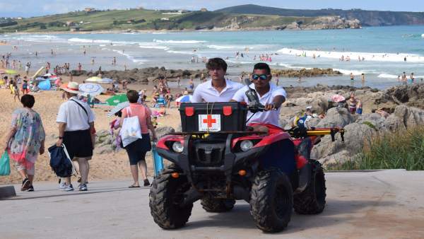 Salvamento y Socorrismo en verano. Playas. Rescates. Emergencias. Cruz Roja Salvamento y Socorrismo en verano. Playas. Rescates. Emergencias. Cruz Roja