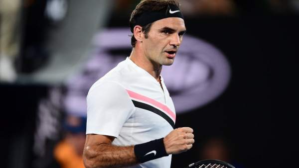 Roger Federer celebra un punto Roger Federer celebra un punto