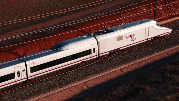 Un tren AVE Un tren AVE