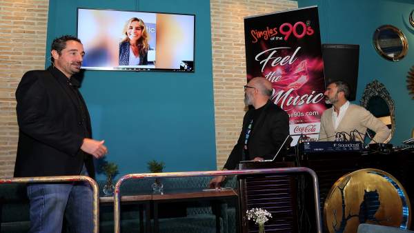 Presentación de Singles of the 90's. Presentación de Singles of the 90's.