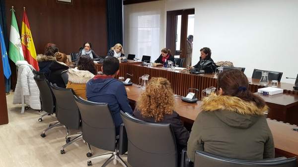 Reunión entre el Ayuntamiento de Cartaya y padres del colegio Concepción Arenal. Reunión entre el Ayuntamiento de Cartaya y padres del colegio Concepción Arenal.
